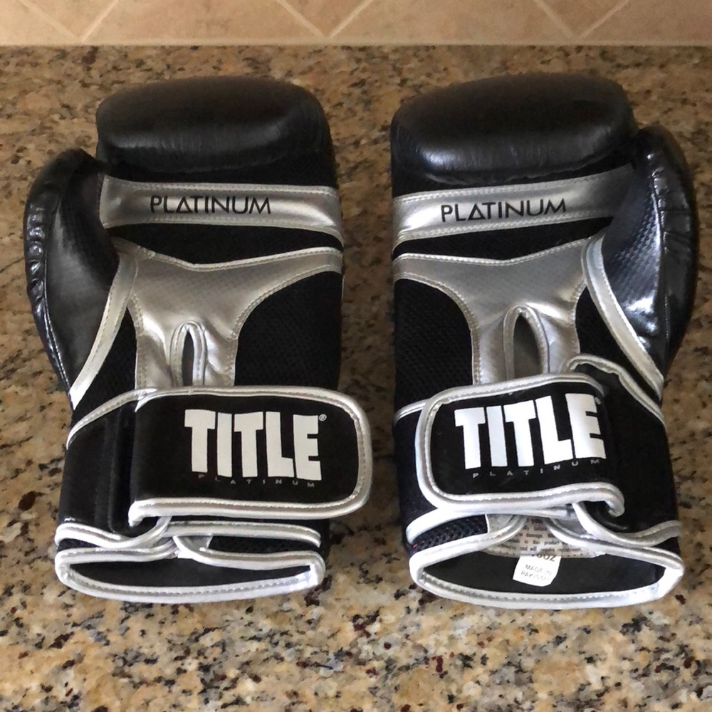Title Boxing Gloves (PLATINUM)